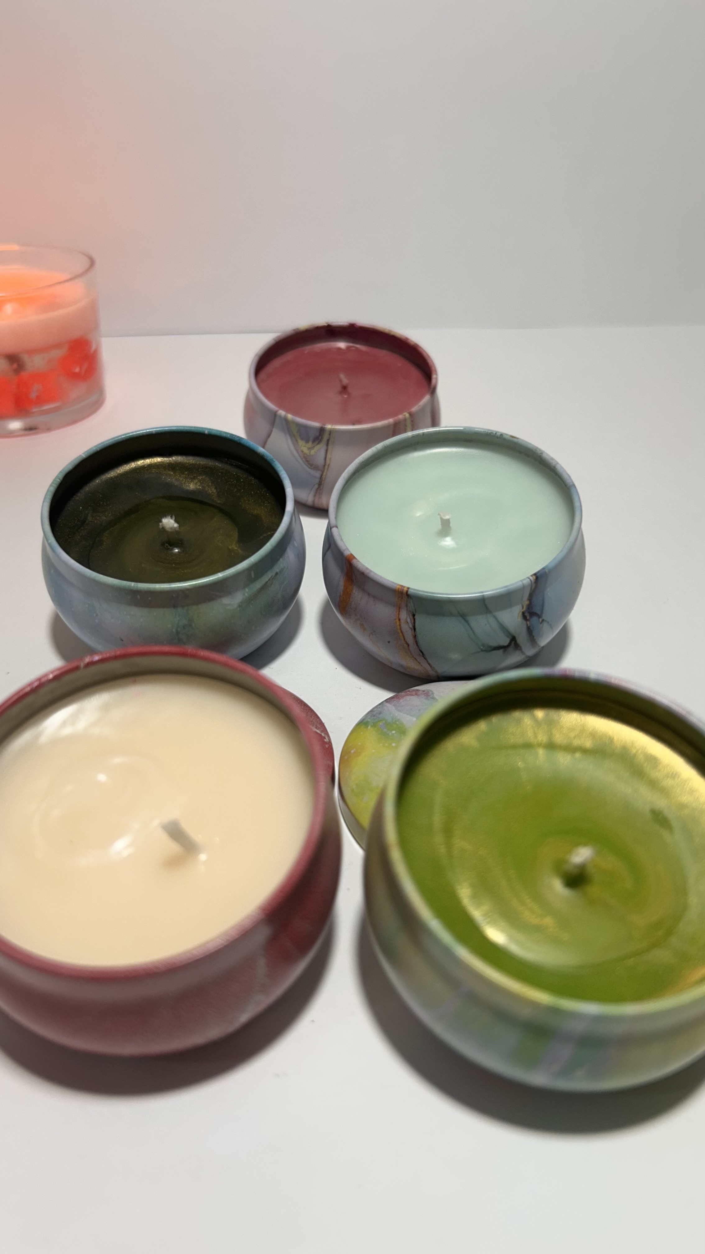 Foto de Velas no pote de metal